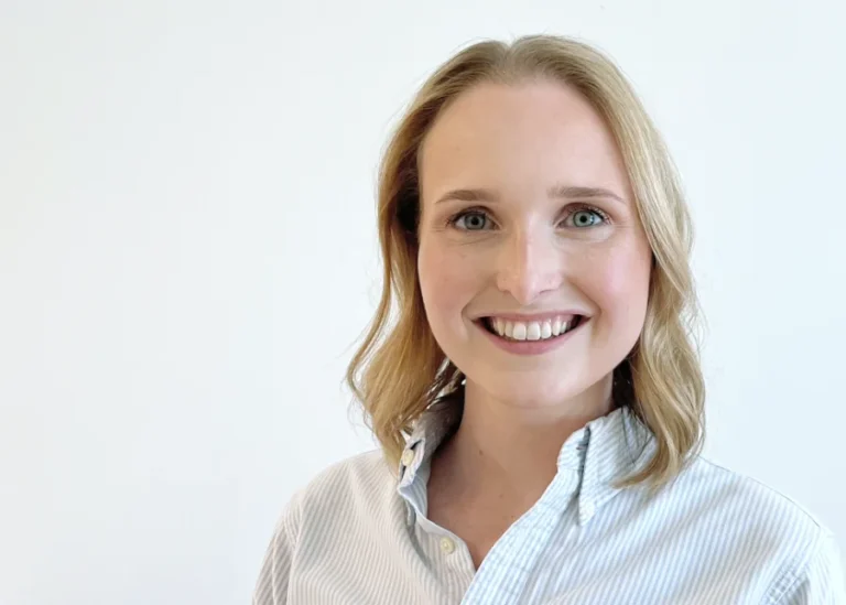 Profilbild von Antonia Sperveslage - Spezialistin für Marketing bei orgalean GmbH: Eine blonde Frau lächelt in die Kamera.